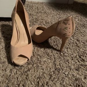 Nude heel